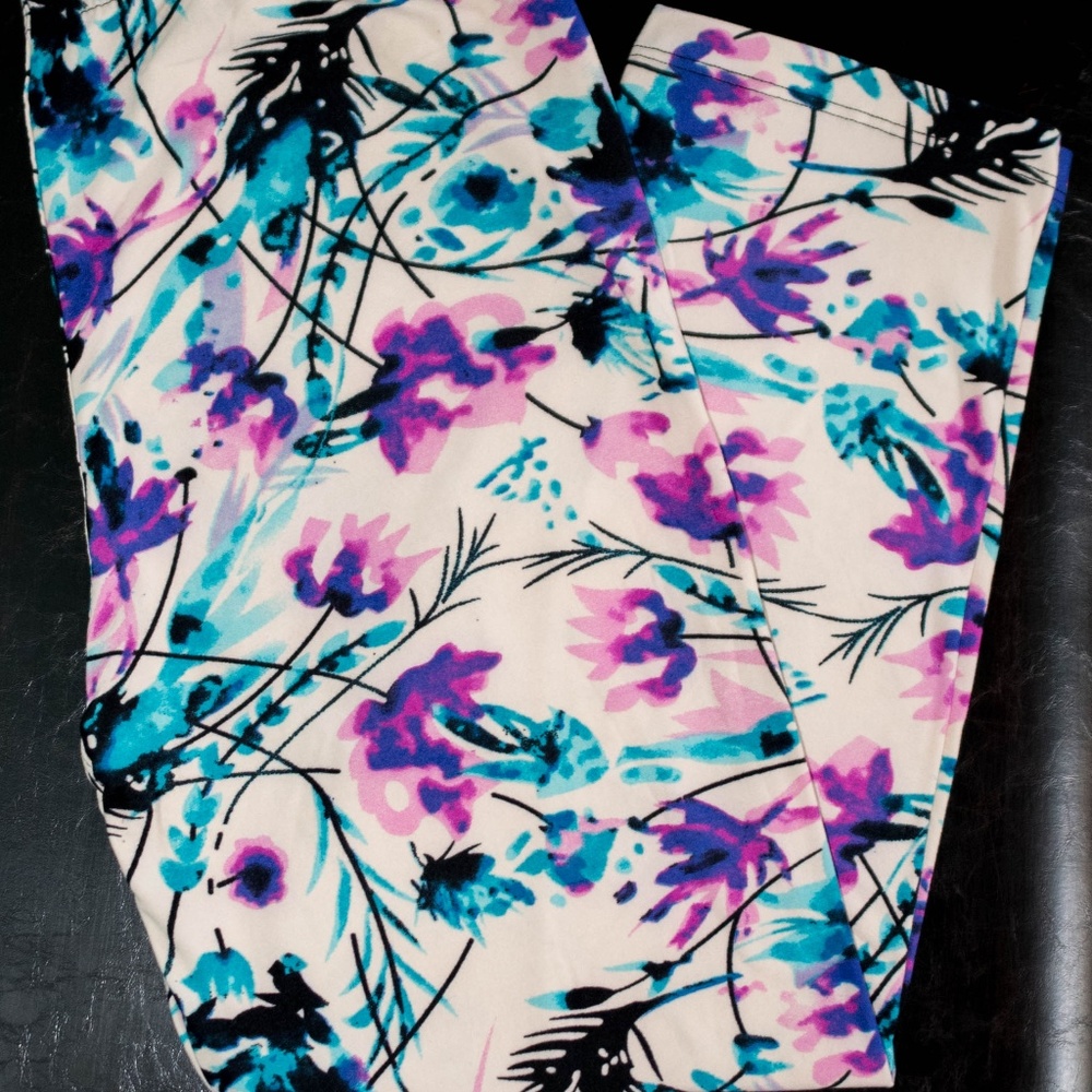 Capri- Multi-color Floral Leggings